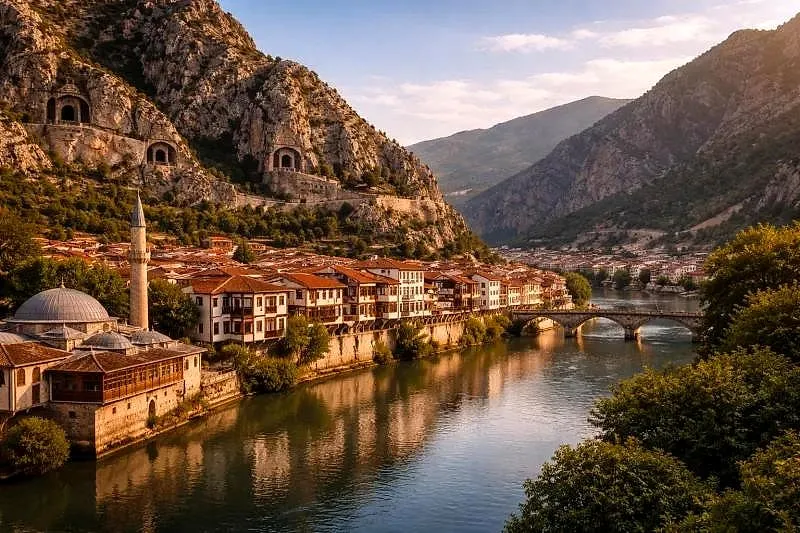 Ottoman riverside houses and rock tombs above the Yeşilırmak in Amasya