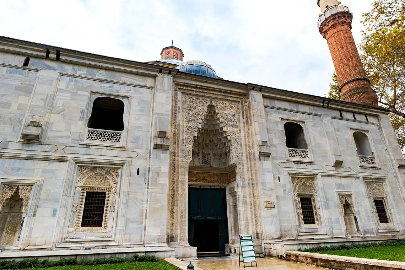 An early Ottoman mosque facade in Bursa