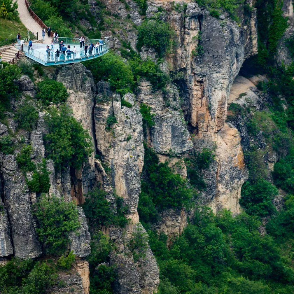 The glass Crystal Terrace jutting out over the cliffs of Tokatlı Canyon