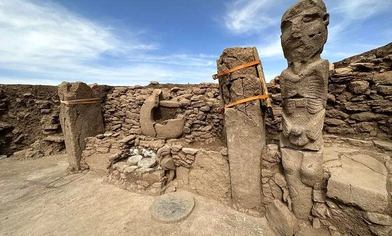 A carved human head and stone pillars at Karahantepe