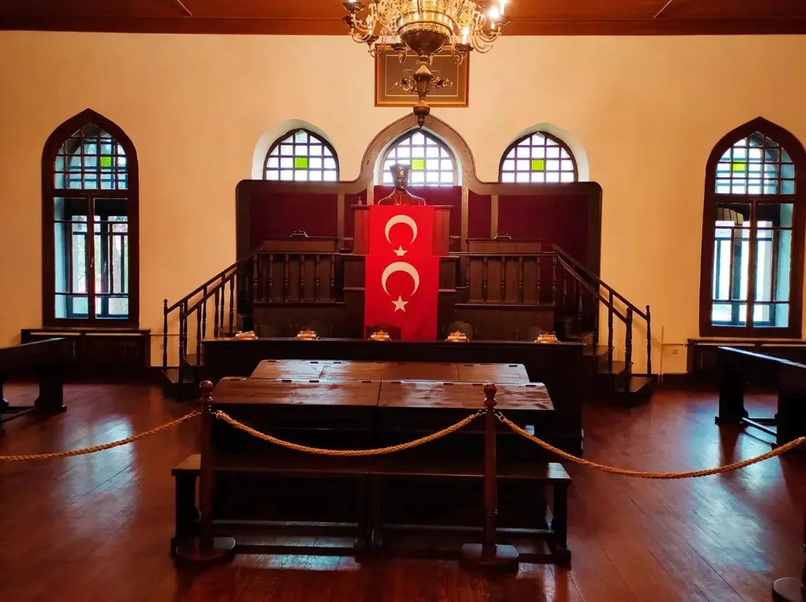 The original wooden chamber of the first Grand National Assembly